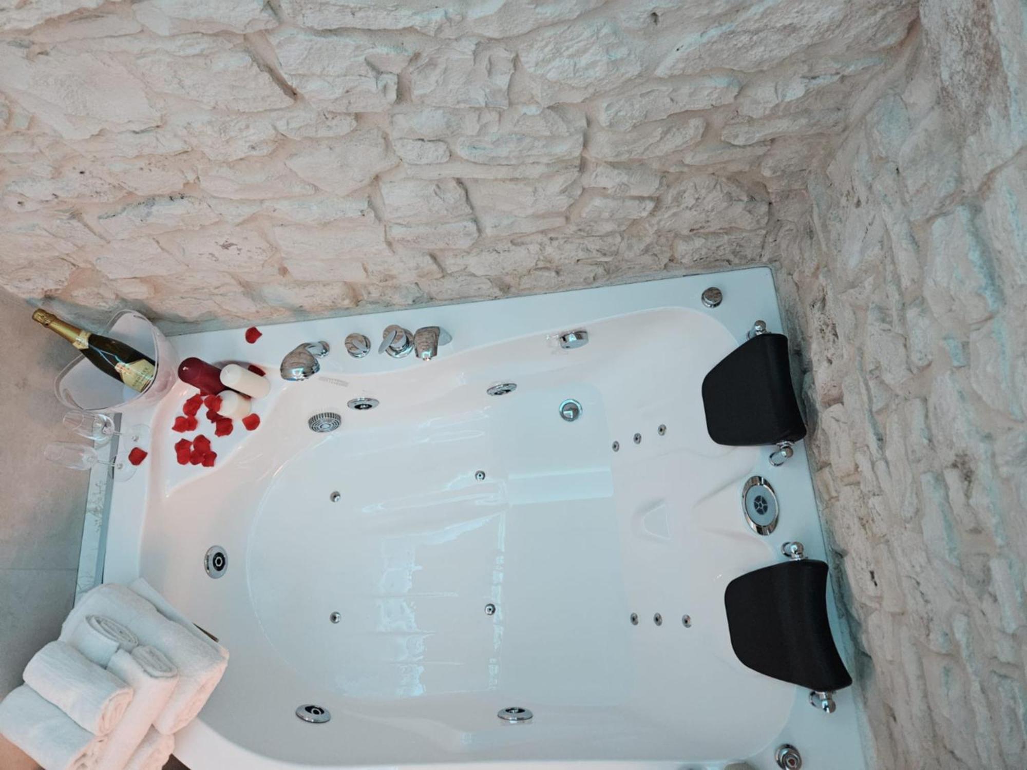 Luxuite Spa Con Piscina E Jacuzzi ألبيروبيللو المظهر الخارجي الصورة
